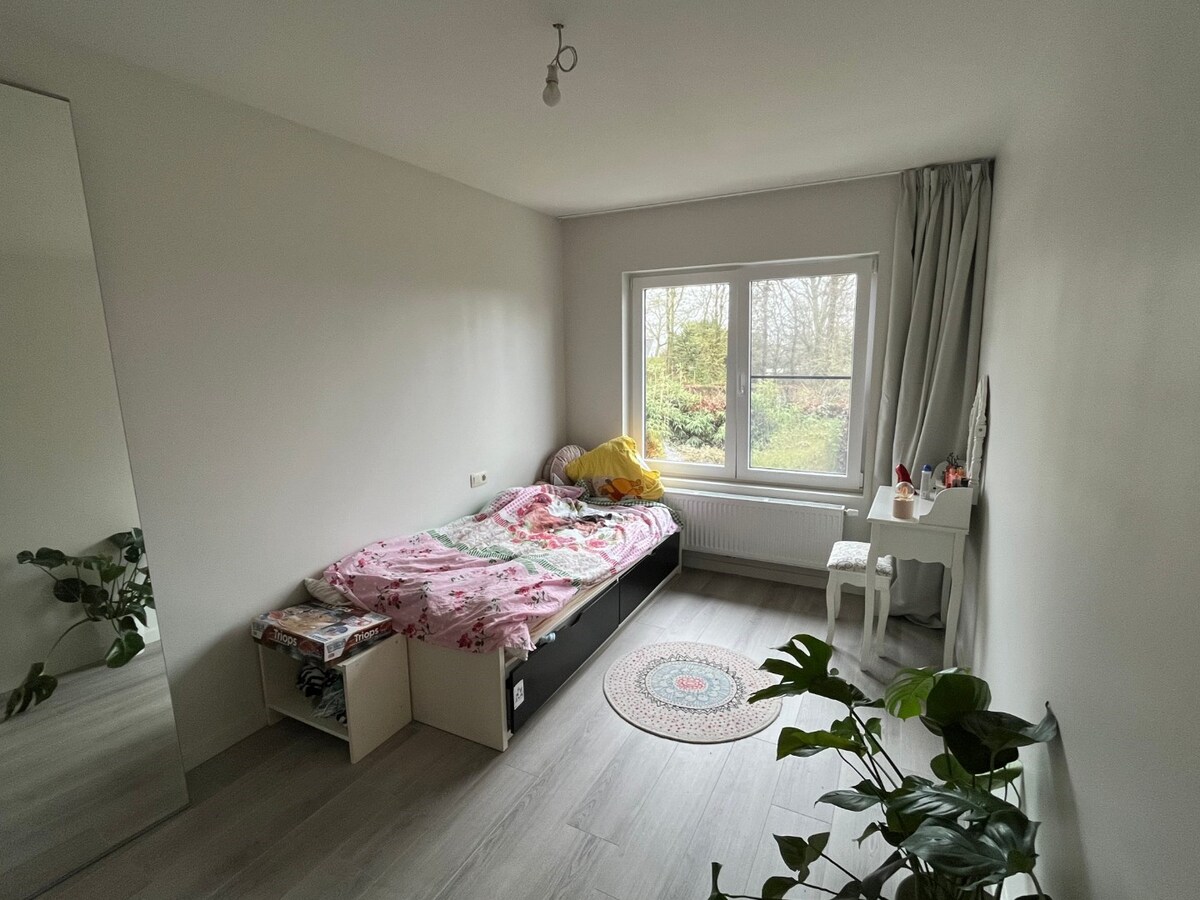 Energetisch gerenoveerde, ruime gesloten bebouwing te Kruisem 