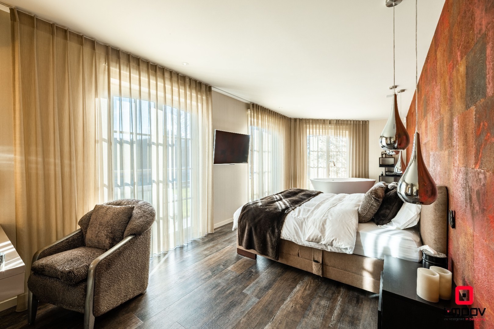 Exclusieve villa met infinity pool en resortgevoel op topligging in Mariakerke 