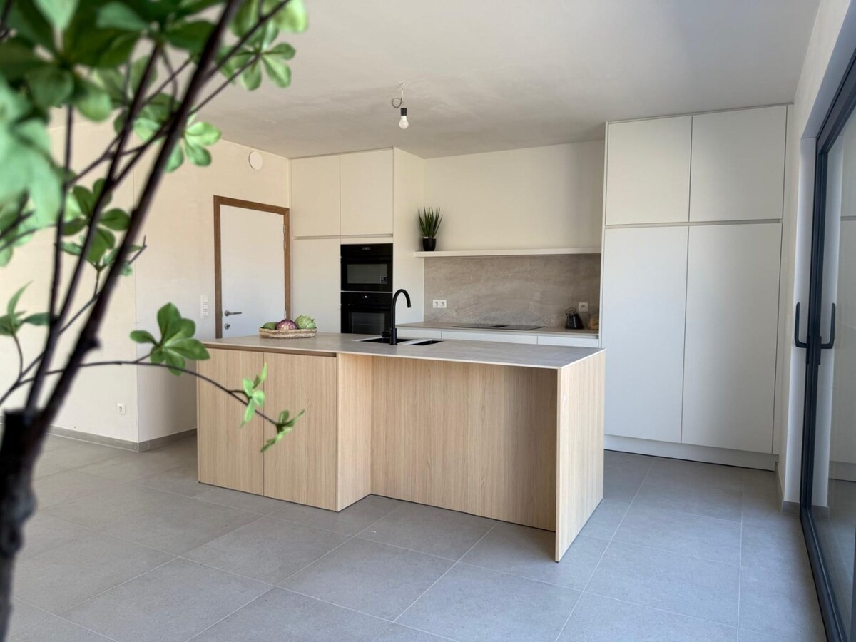 Instapklare nieuwbouwwoning in rustige recente woonwijk 