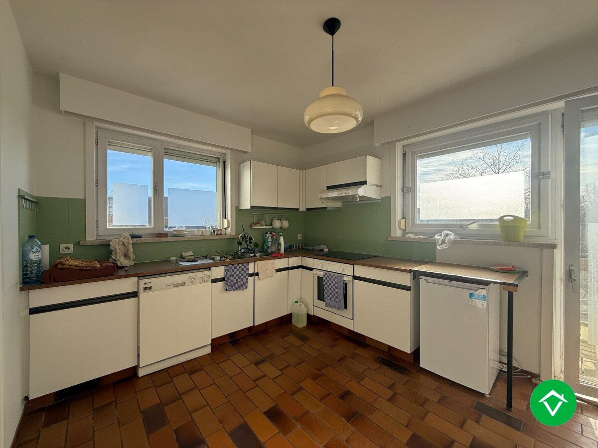 Instapklaar appartement met twee slaapkamers en garage te Roeselare 