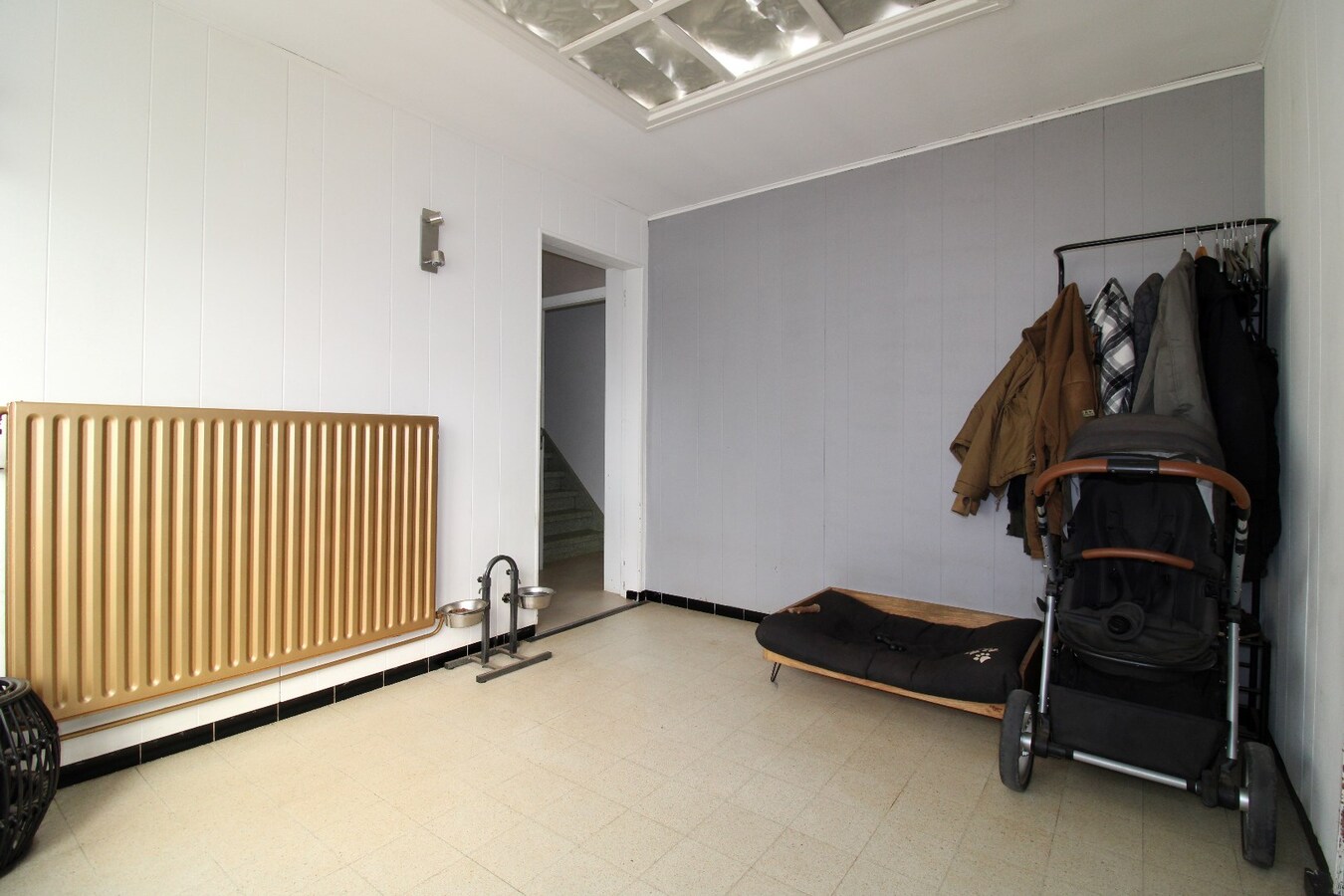 Gerenoveerde open bebouwing met gezellige tuin en garage 