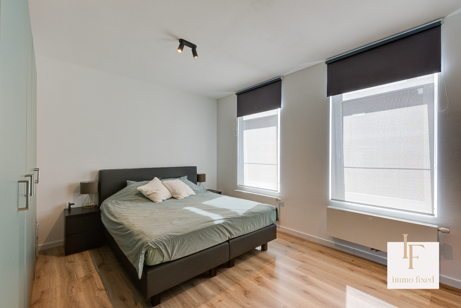 Instapklare woning met 2 SLKS te Schoten! 