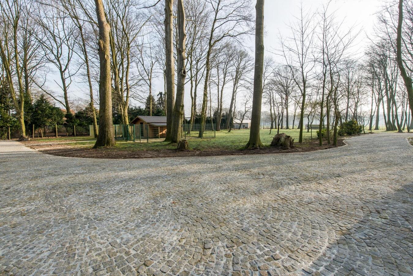 Uitstekend gelegen villa met prachtige vergezichten op 1ha28a21ca 