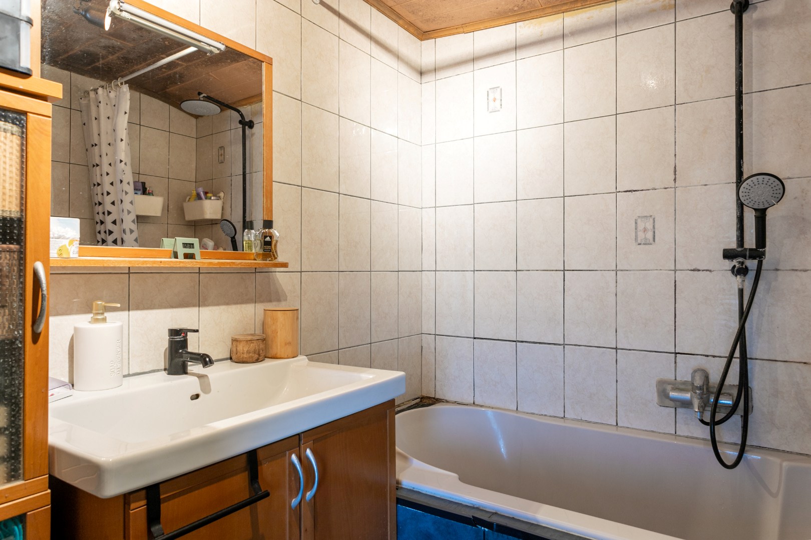 Op te frissen 3-gevel woning 