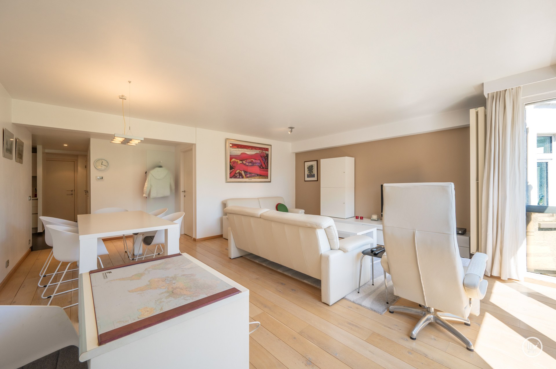 Instapklaar 2-slaapkamerappartement  gelegen te Piers de Raveschootlaan, vlakbij de Lippenslaan. 