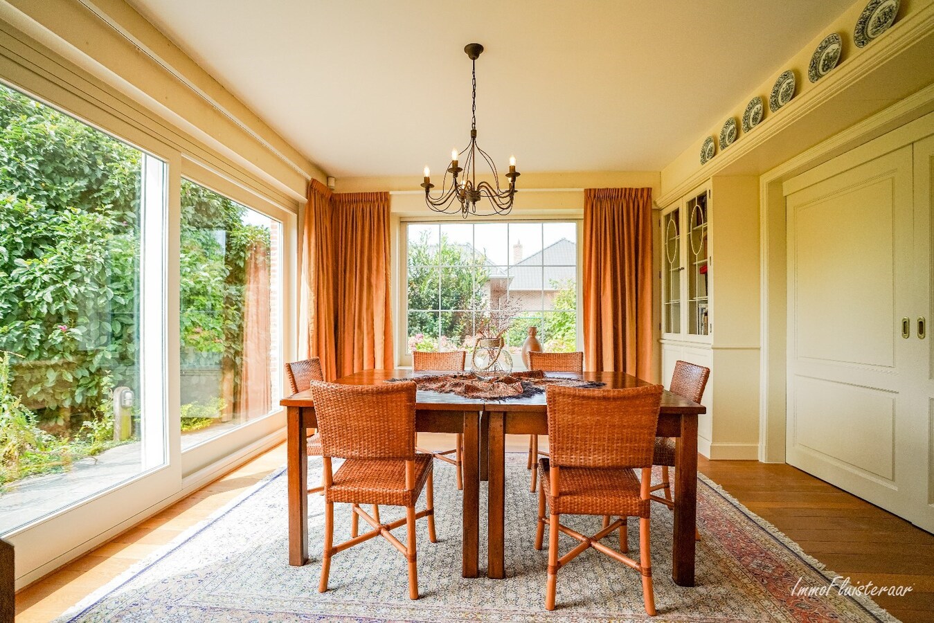 Royale, luxueuze villa met bijgebouwen op ca. 66a te Arendonk 