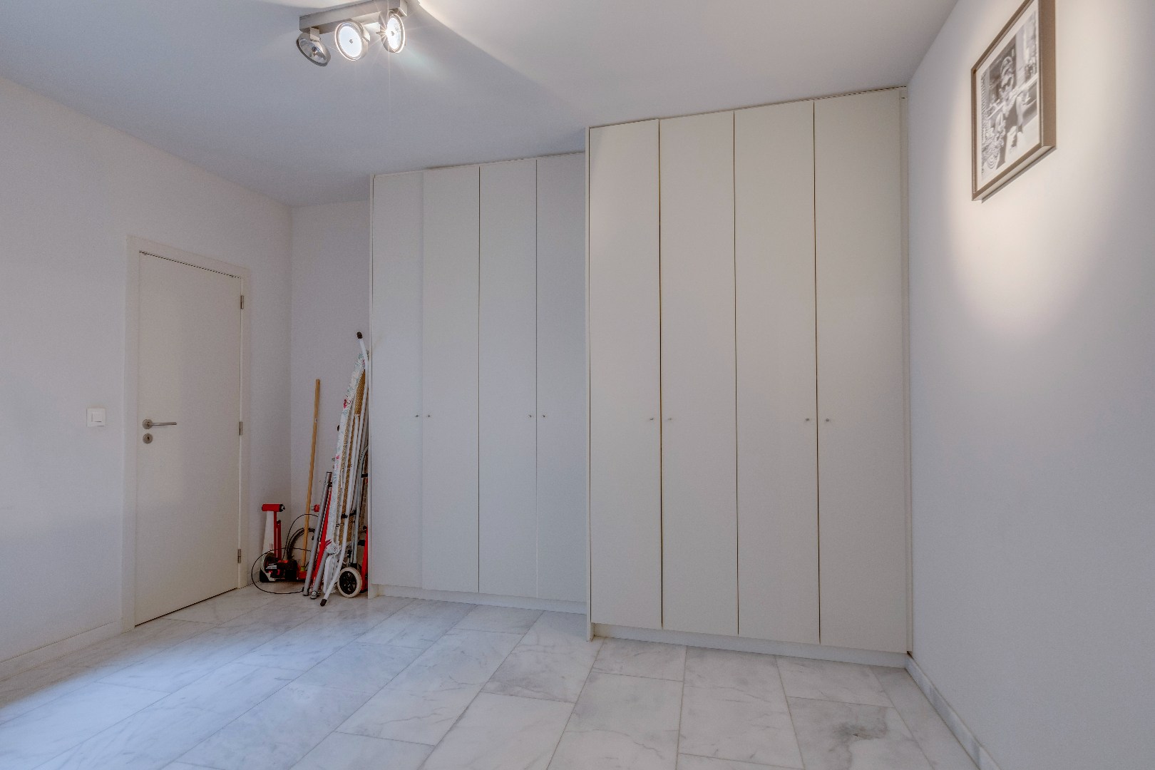 Zeer ruim 1-slaapkamer appartement met bureauruimte te  centrum Gent 