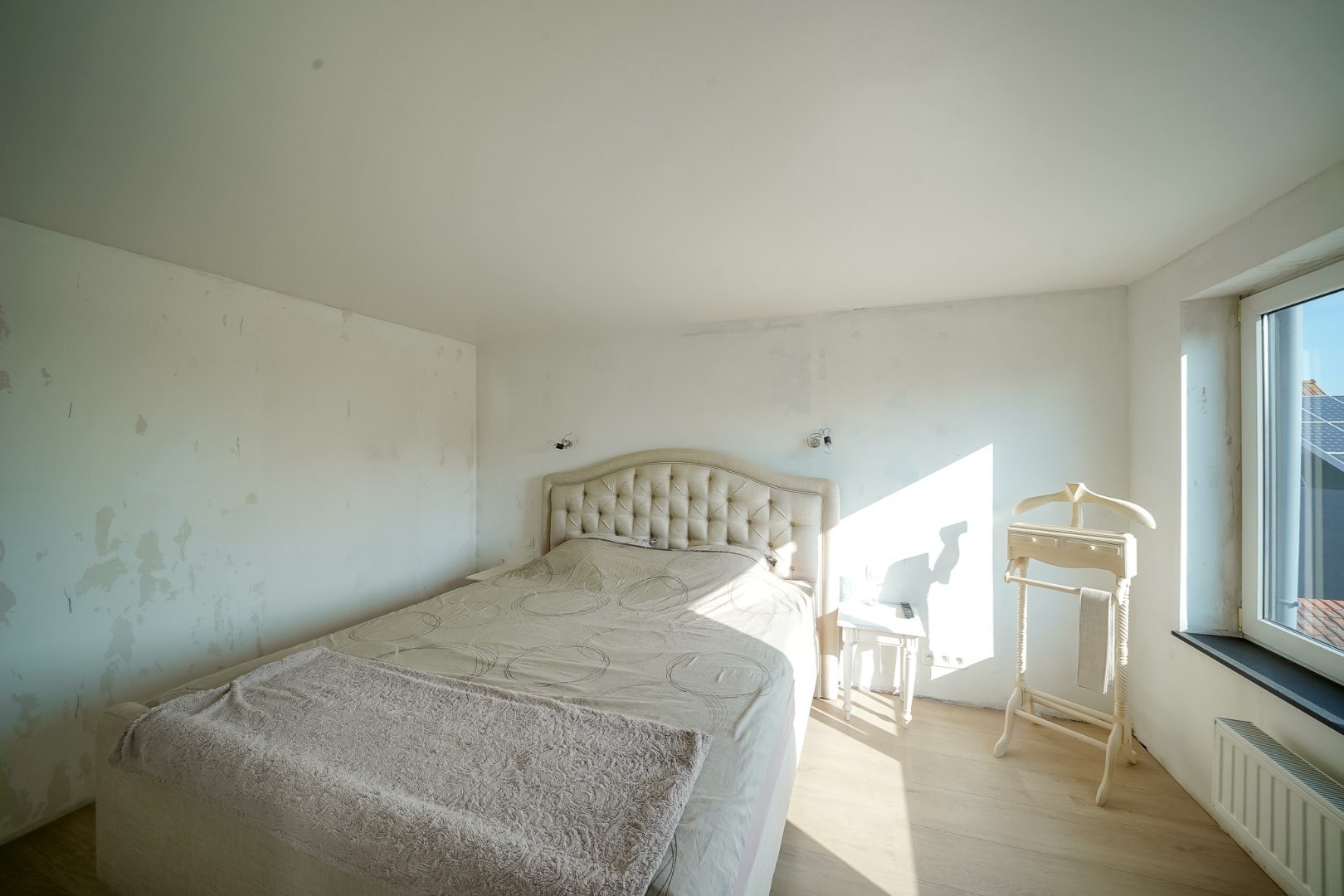 Ruime eengezinswoning in centrum Oudenburg met handelsruimte op gelijkvloers. 