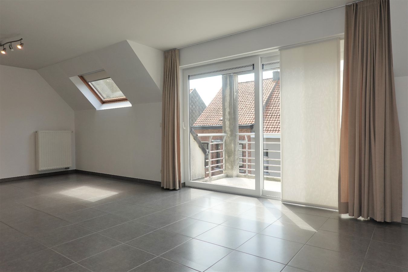 Appartement met autostaanplaats, fietsenberging en terras 