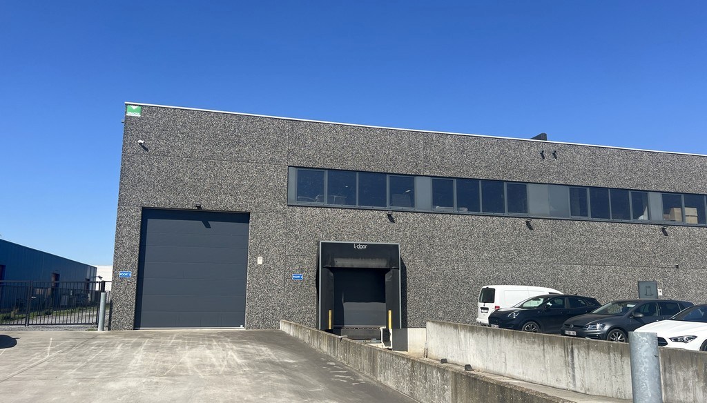 Magazijn met mezzanine te huur in Zele