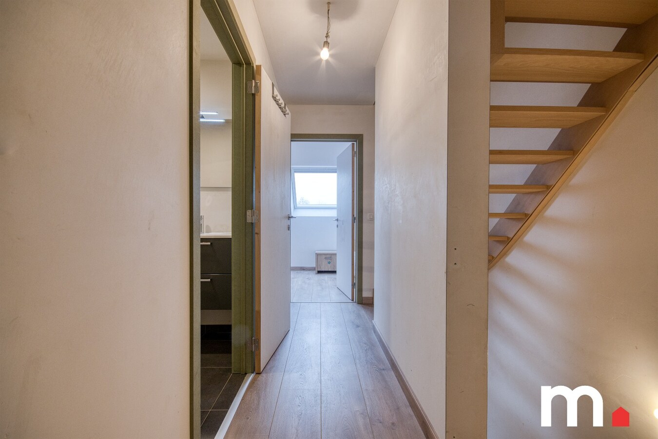 Recente woning (bouwjaar 2013) met grote tuin in doodlopende straat ! 