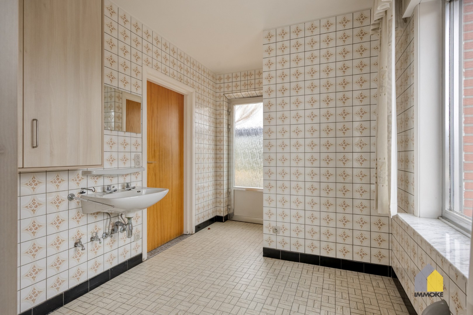 Neeroeteren: Op te frissen, vrijstaande woning op 8 a 26 ca met 5 slpks. 