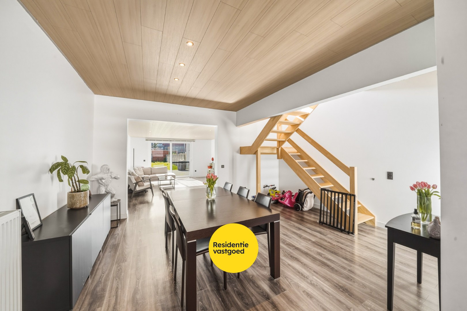 Verrassend ruime gezinswoning met zonnige tuin in Oudenburg 