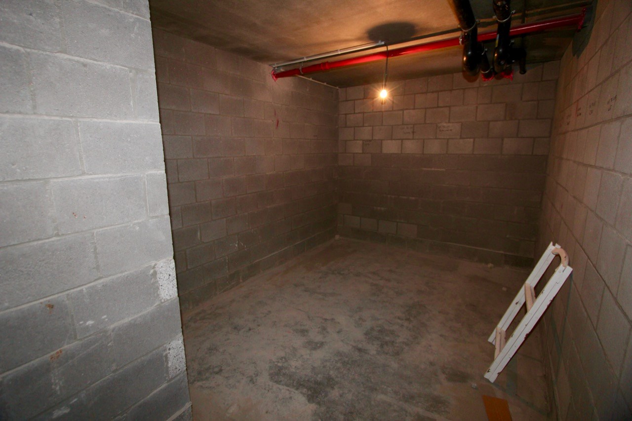 Handelspand te huur op een TOP ligging in de LIPPENSLAAN te Knokke. 