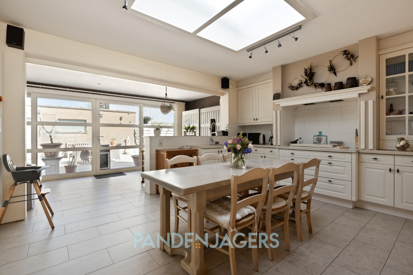 Lichtrijke halfopen bebouwing op toplocatie te Lint 