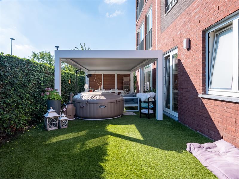 Parel van een appartement met unieke buitenruimtes in Sint-Amandsberg 