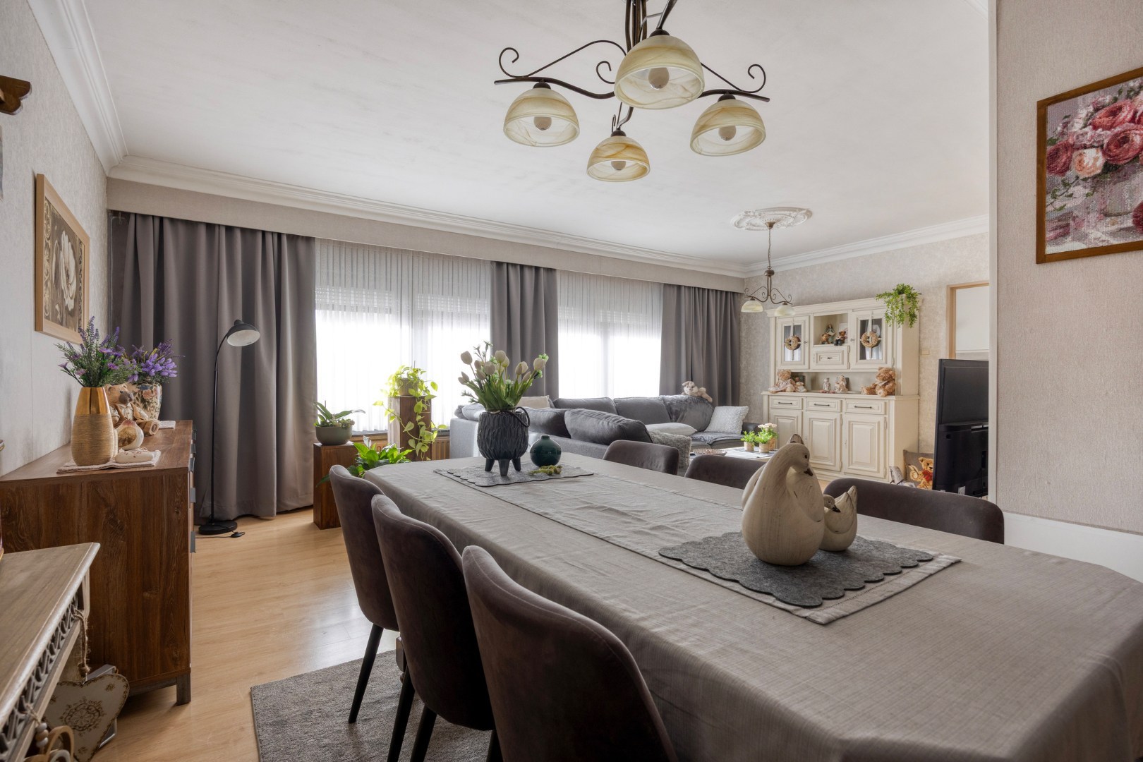 Instapklaar appartement met 3 slpk. en garage nabij centrum Mol 