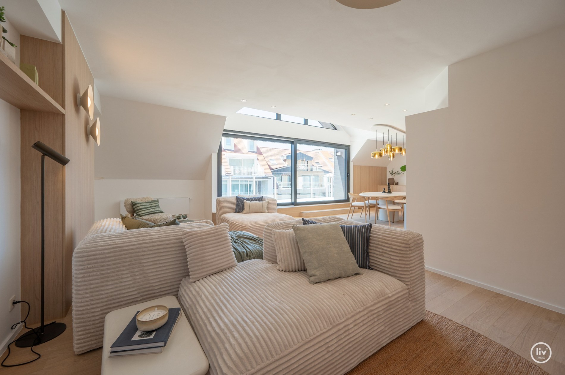 Prachtige ruime duplex (216 m2) top gerenoveerd gelegen op de Leopoldlaan te Knokke. 