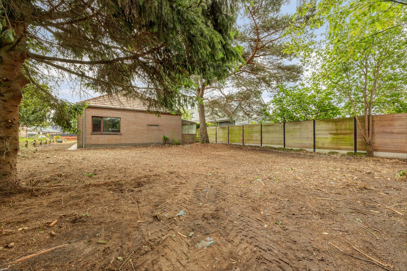 Charmante laagbouw woning met ruime tuin te Oelegem! 