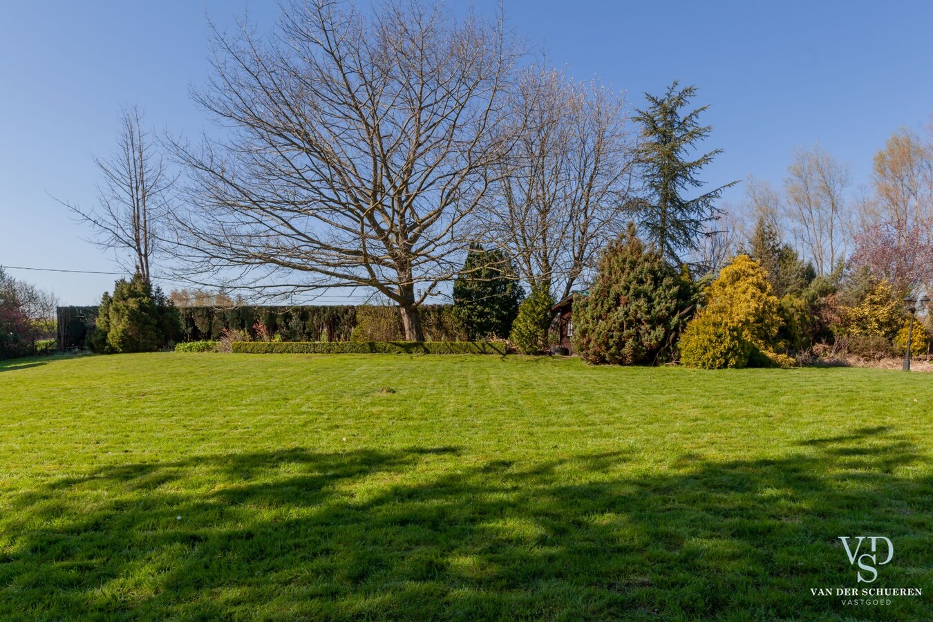 Exceptioneel landhuis met bijgebouw in groene omgeving 