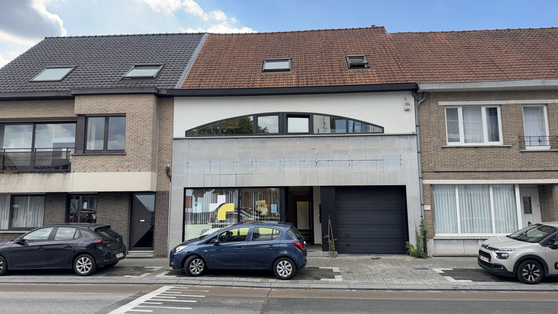 Instapklaar gelijkvloers kantoor te huur in centrum De Pinte