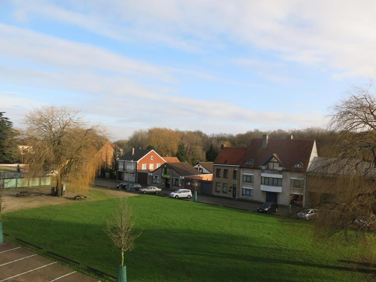 Ruim 2 slaapkamerappartement op de Markt in Houthulst 