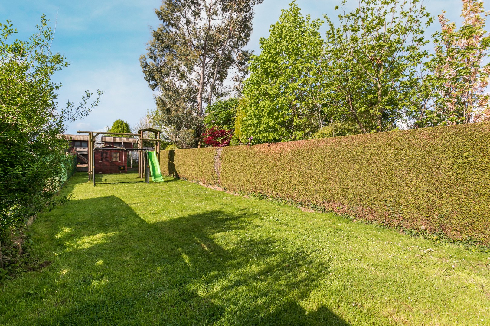 Instapklare woning met 3 slpk. , tuin en terras te Lembeek 