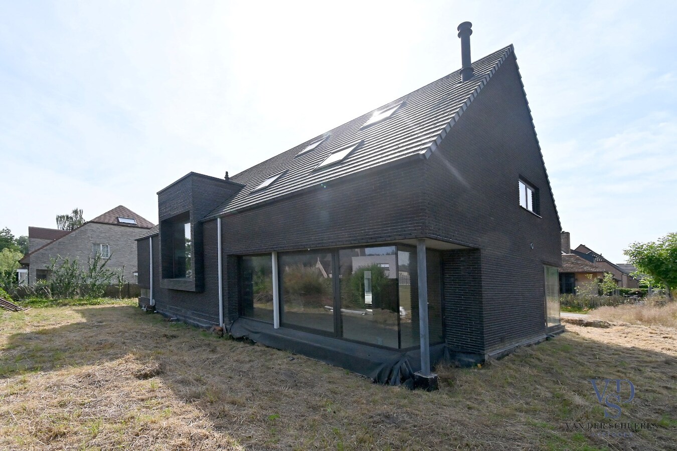 Eigentijdse woning (nog af te werken) te Vurste. 