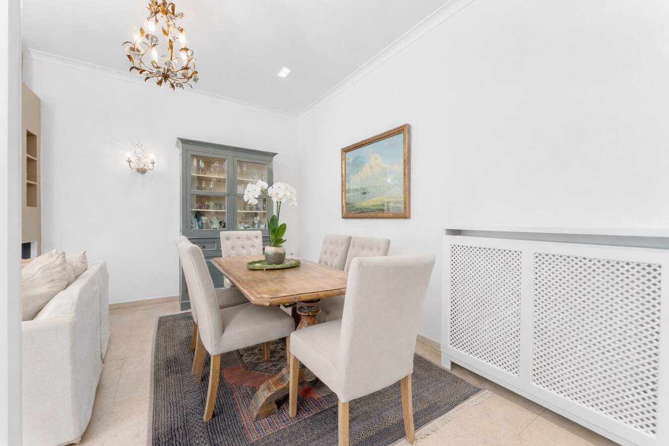 Ruime gezinswoning met inpandige garage en gezellige tuin. 