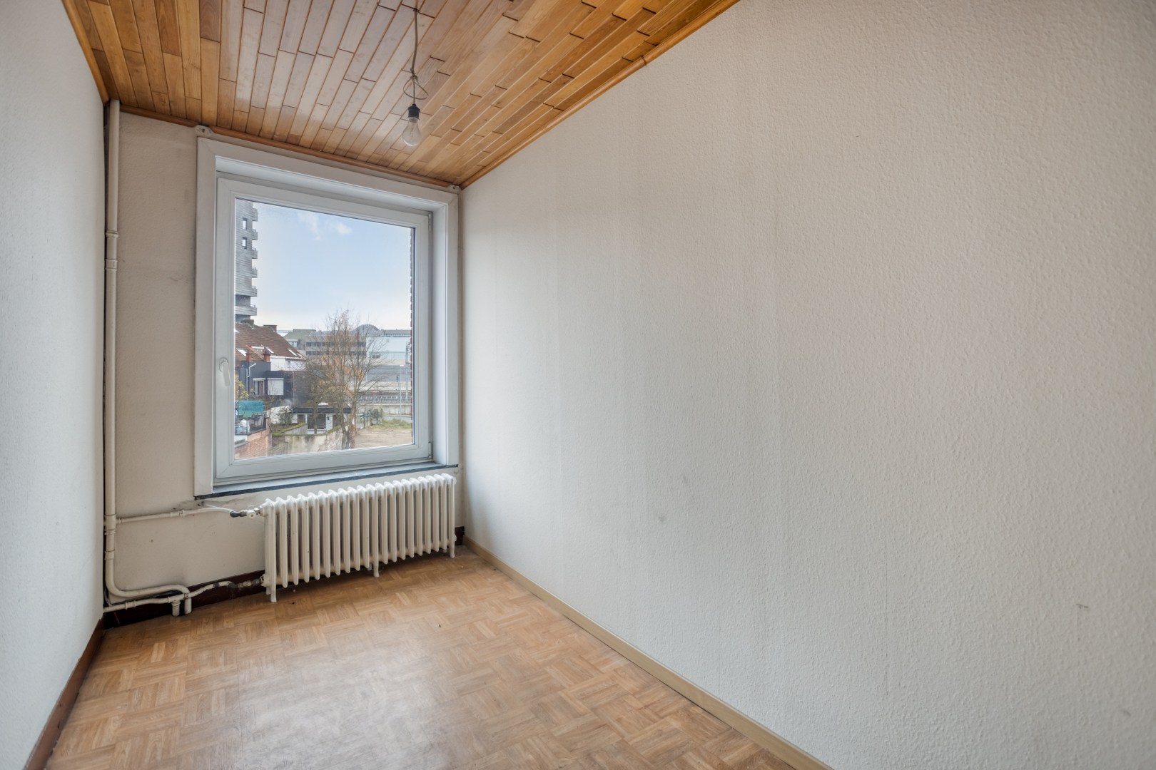 Ruime woning met 6 slaapkamers, tuin en bijgebouw in Kessel-Lo! – bewoonbare opp. 242 m² 
