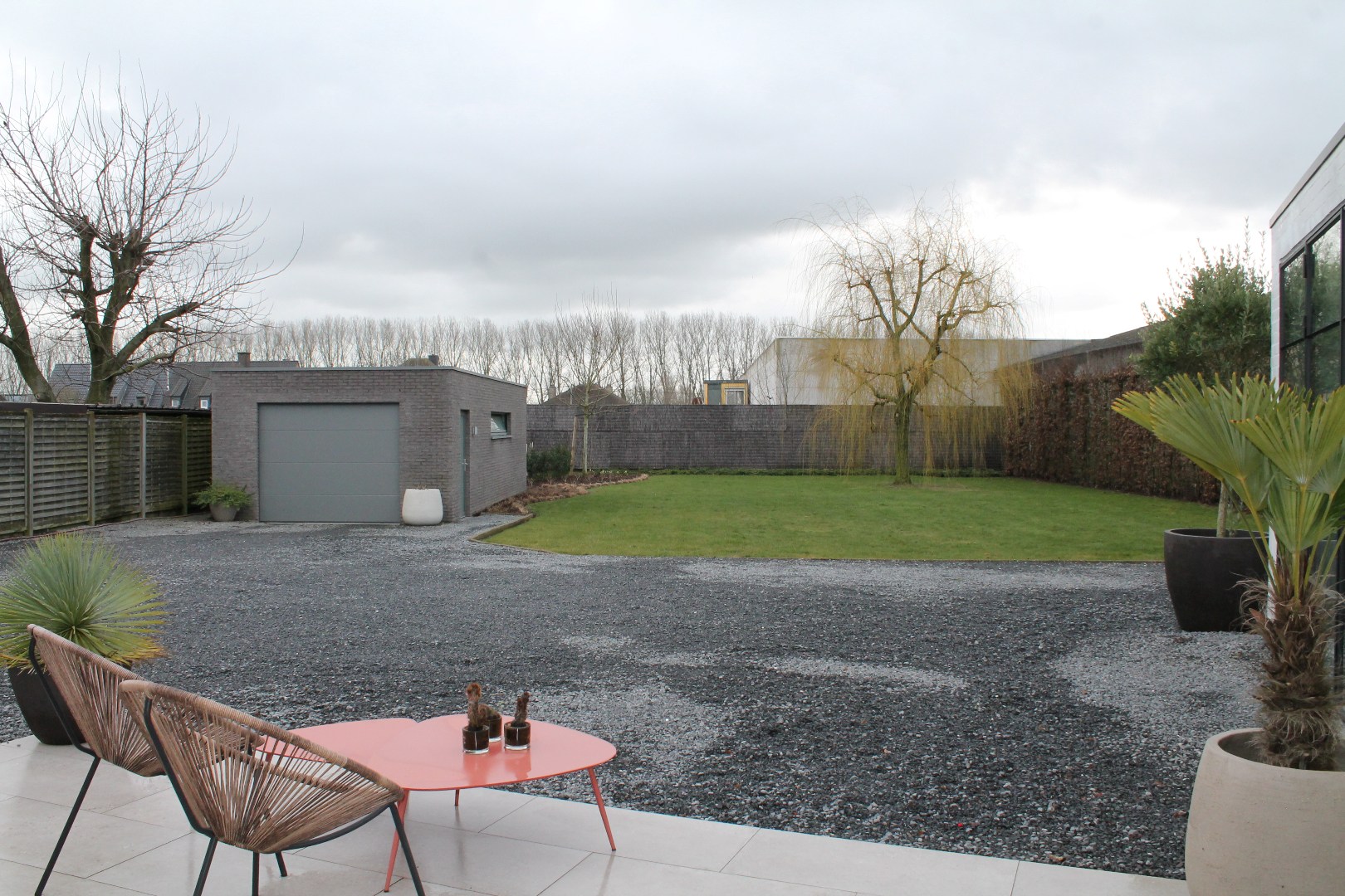 Volledig gerenoveerde woning met winkelruimte, garage en tuin op 1.280m² 