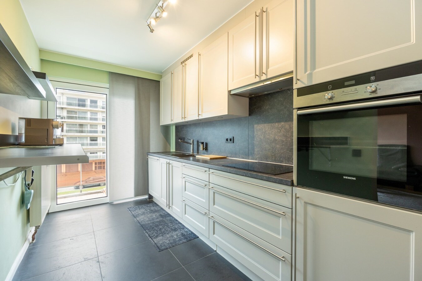 Modern appartement met twee slaapkamers en terras te Deurne! 