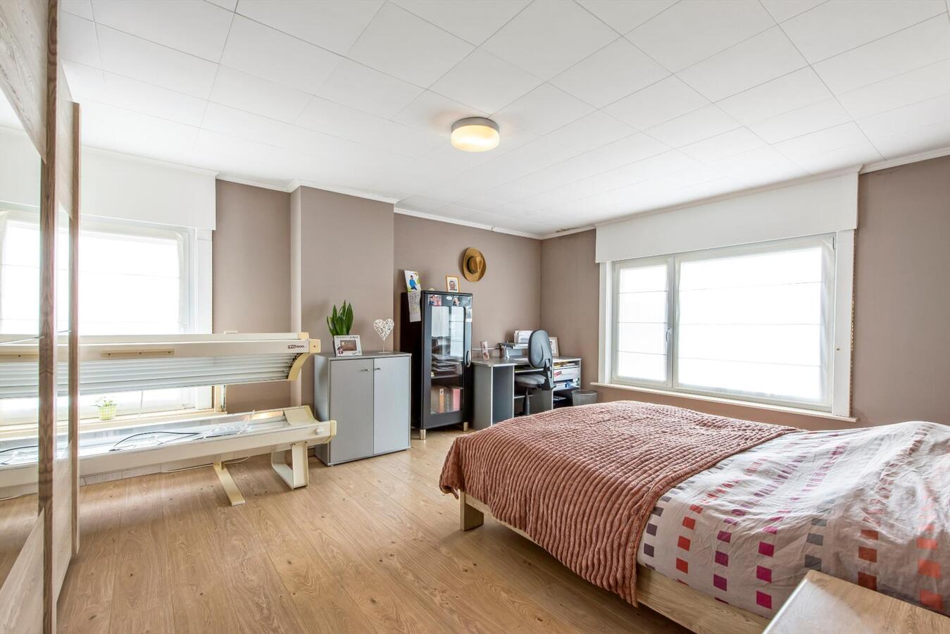 Prachtig gerenoveerde woning met 3 slaapkamers en zongerichte tuin. 