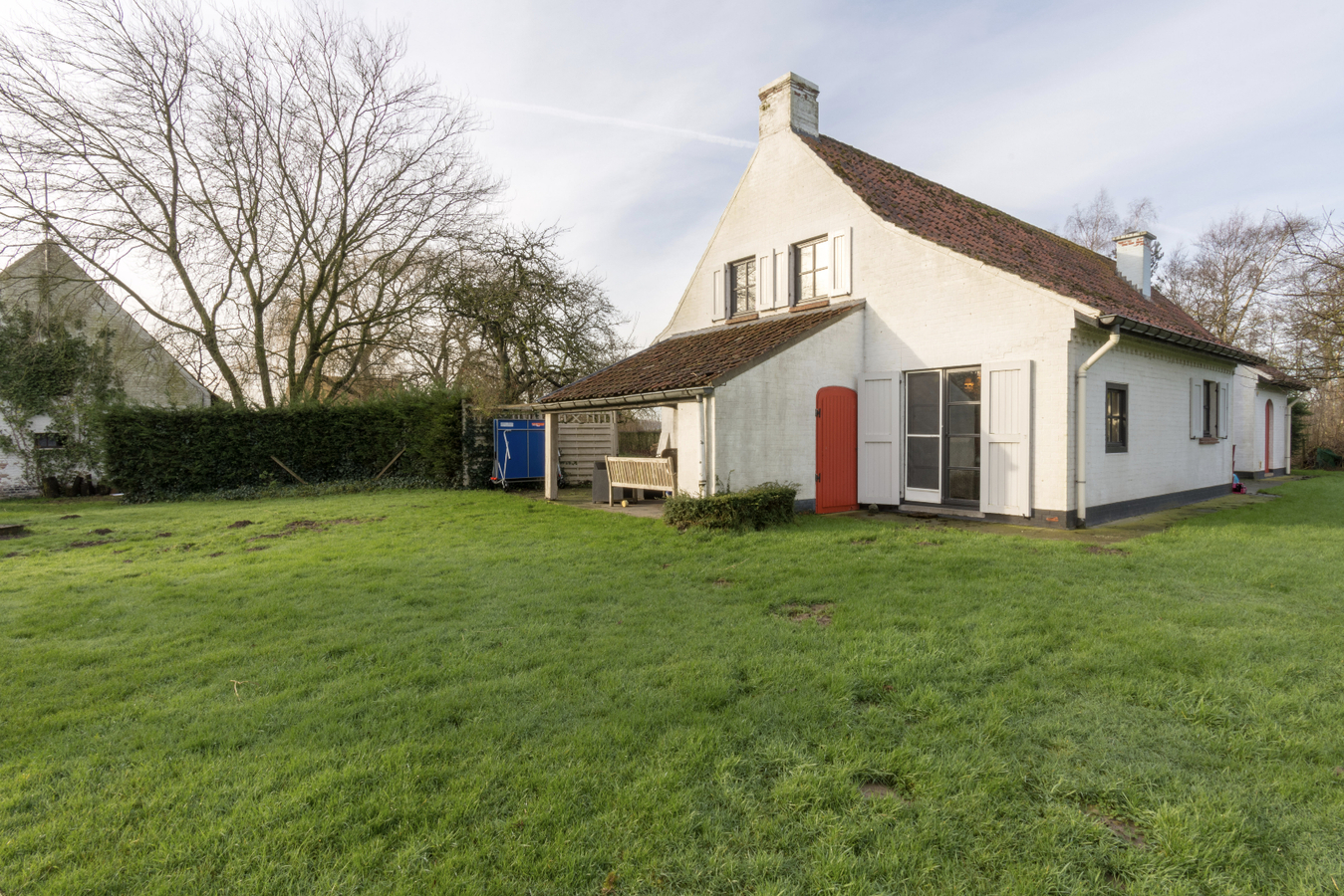 Idyllisch gelegen hoeve-villa met schuur 