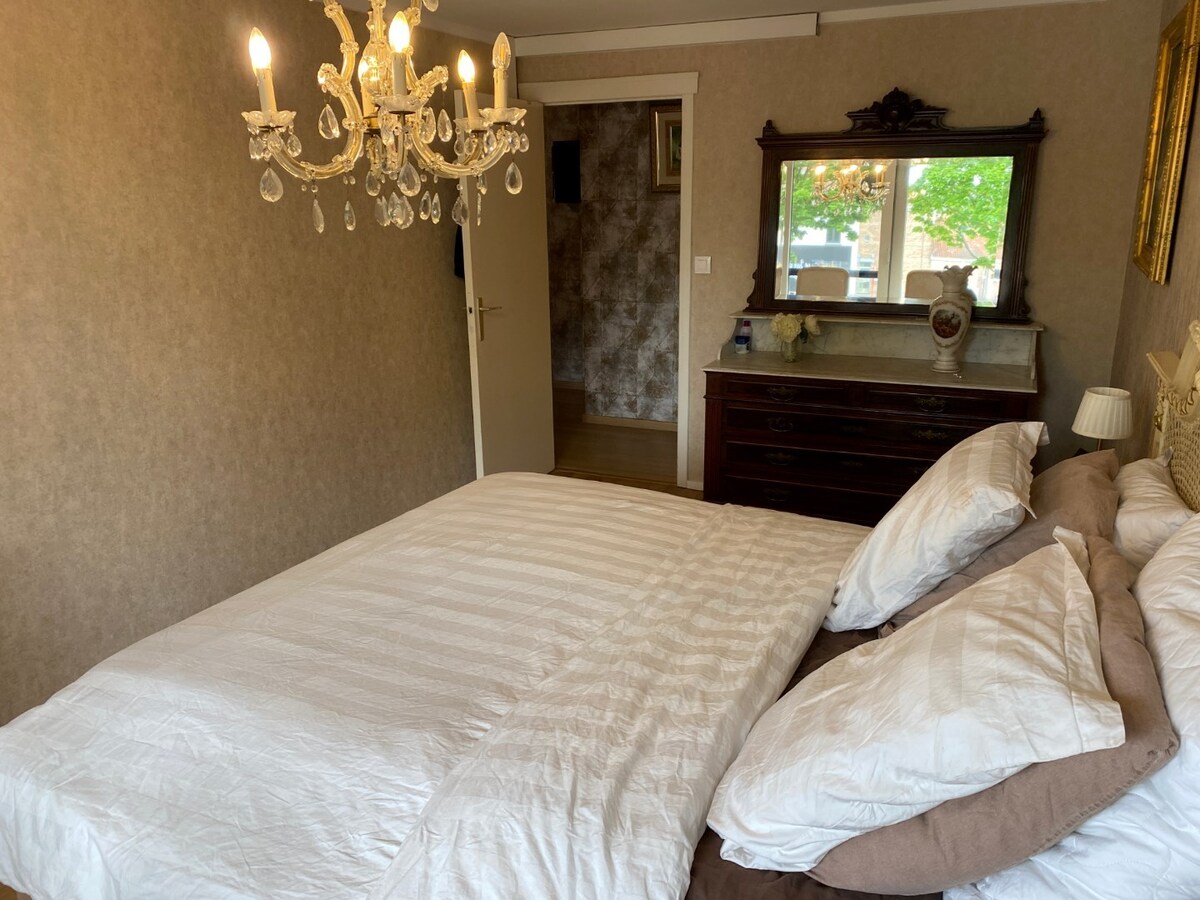 Ruim en lichtrijk appartement. 