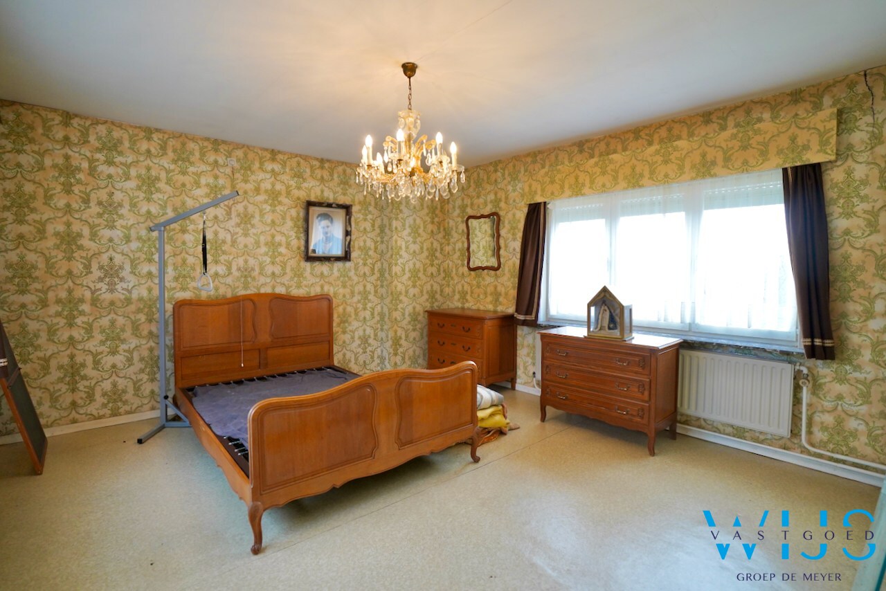 Unieke te renoveren woning op uitzonderlijke eigendom in Drongen! 