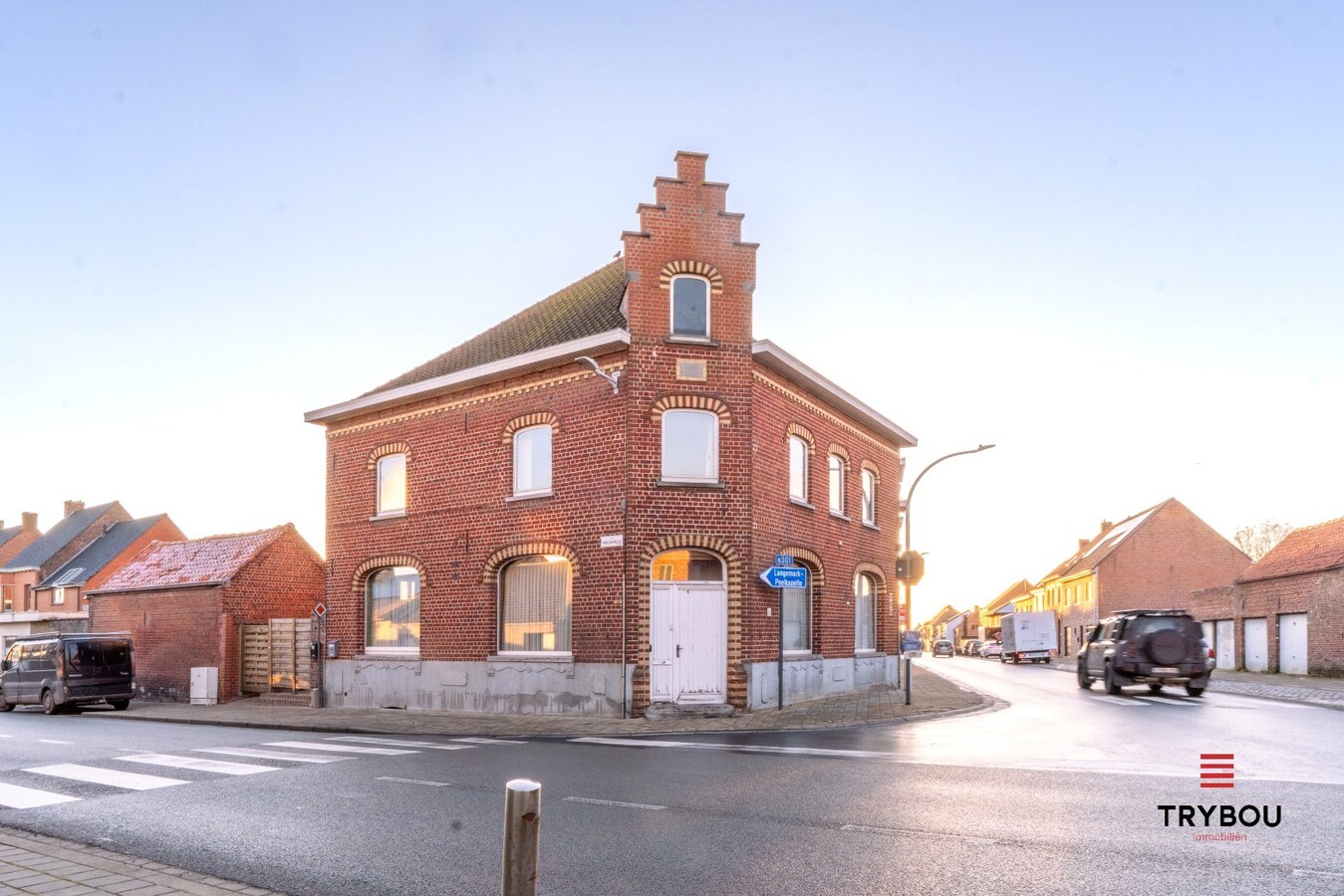 Ruime hoekwoning met tuin te Houthulst 