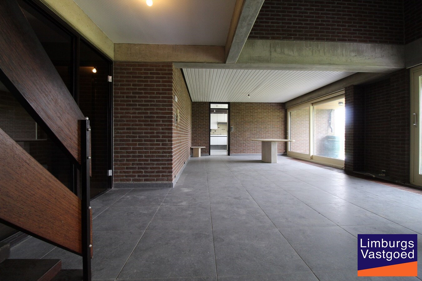 Ruime villa, 308m², 4 slpk, uitzicht op velden, 19a49ca 