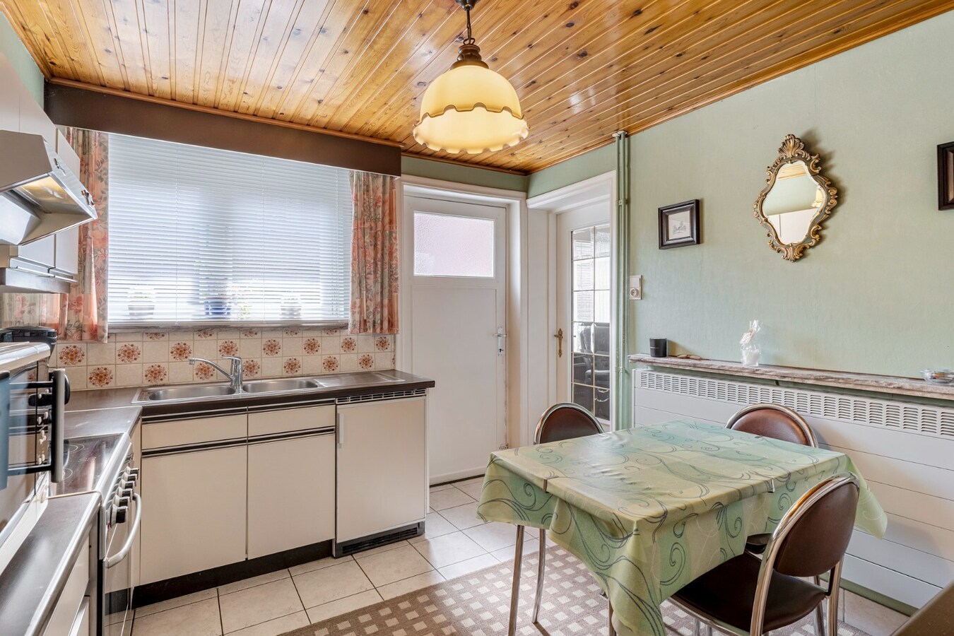 Halfvrijstaande gezinswoning op een ruim perceel van 13a80ca op wandelafstand van het centrum van Opoeteren! 