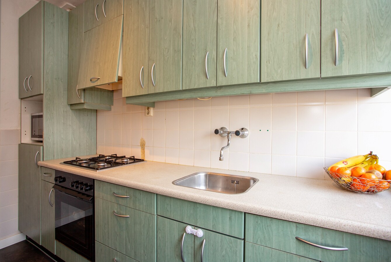 Instapklare tussenwoning waar comfort, ruimte en een fijne woonomgeving samenkomen. 