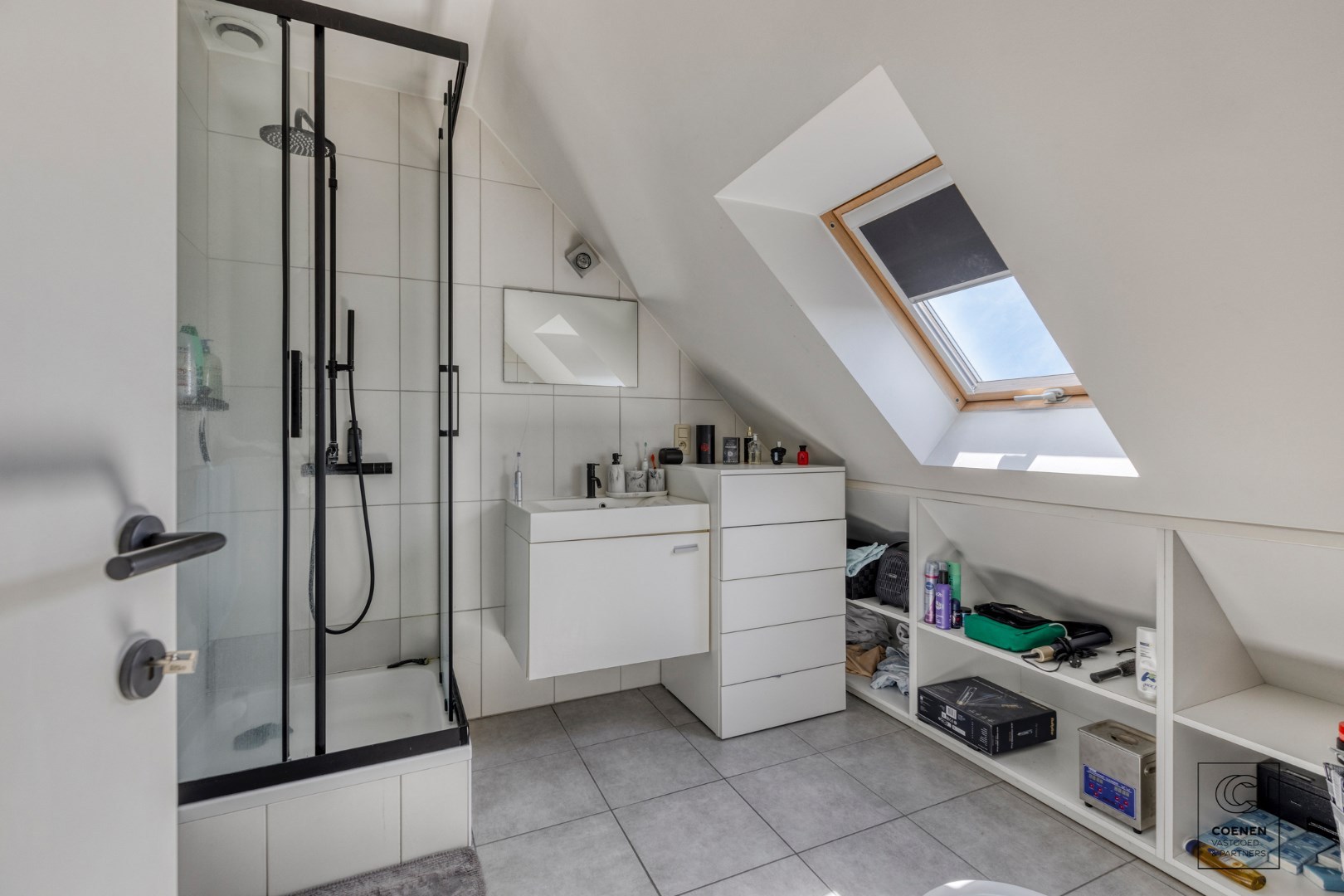 Instapklaar, recent gerenoveerd dakappartement van 55 m² te Geel! 