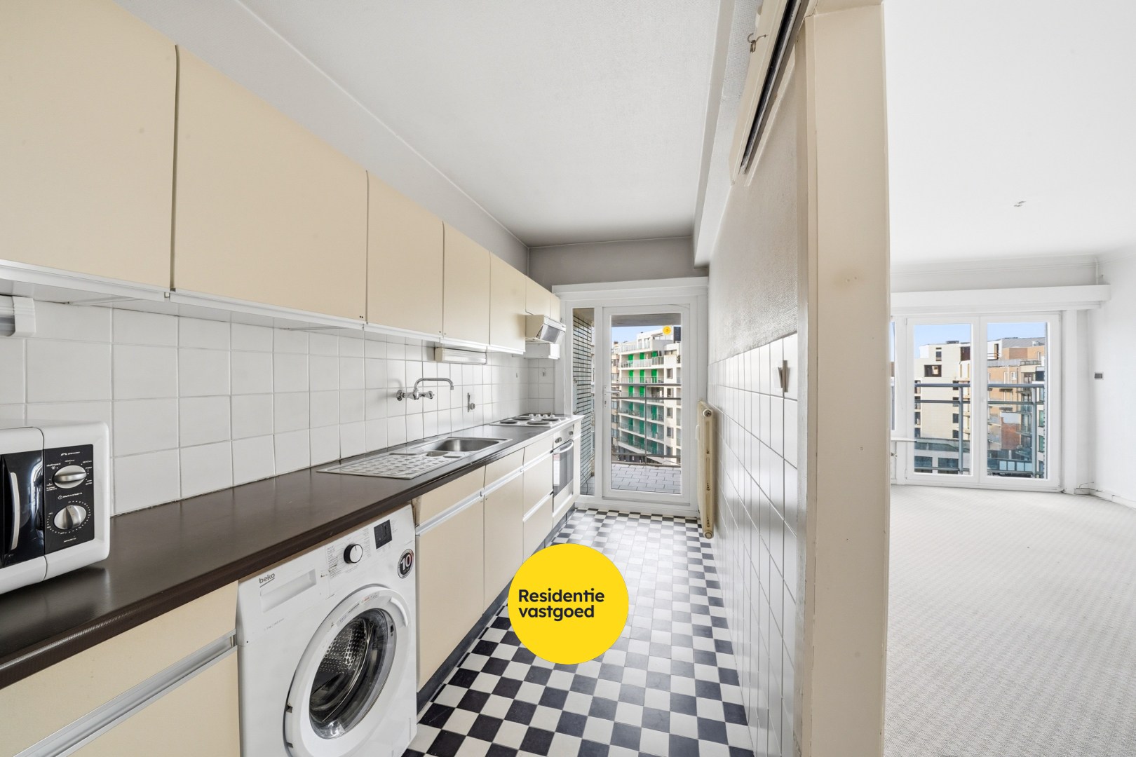 Op te frissen 2-slaapkamerappartement met open zicht te Oostende 