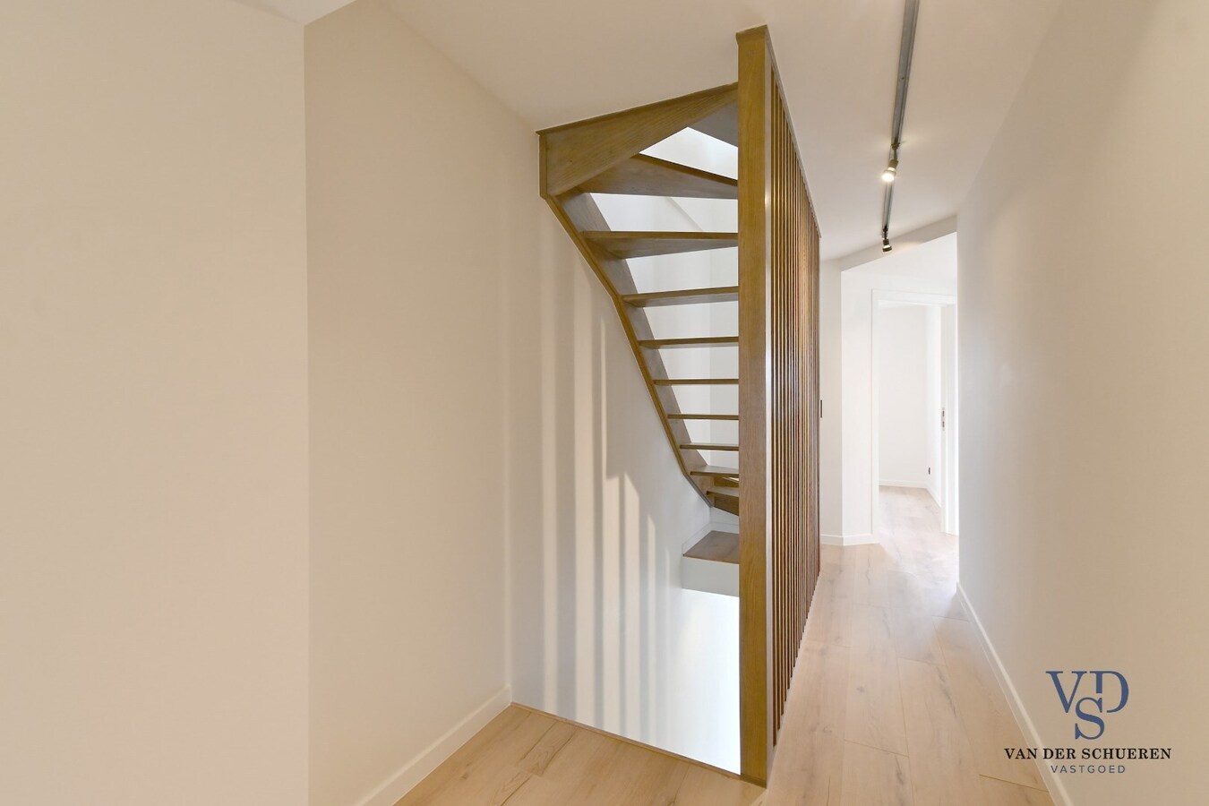 Volledig vernieuwde Half Open. 