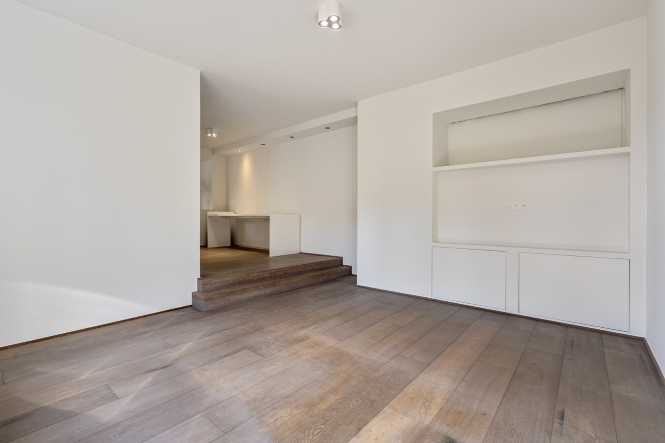 Gezellige, instapklare stadswoning in het centrum van Maaseik grenzend aan de groene wal! 