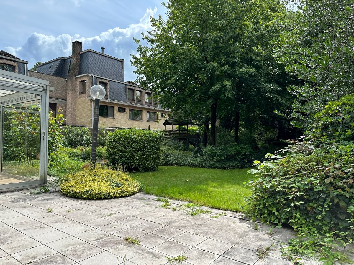 Ruime te renoveren woning met 5 slaapkamers op 1.250 m² 