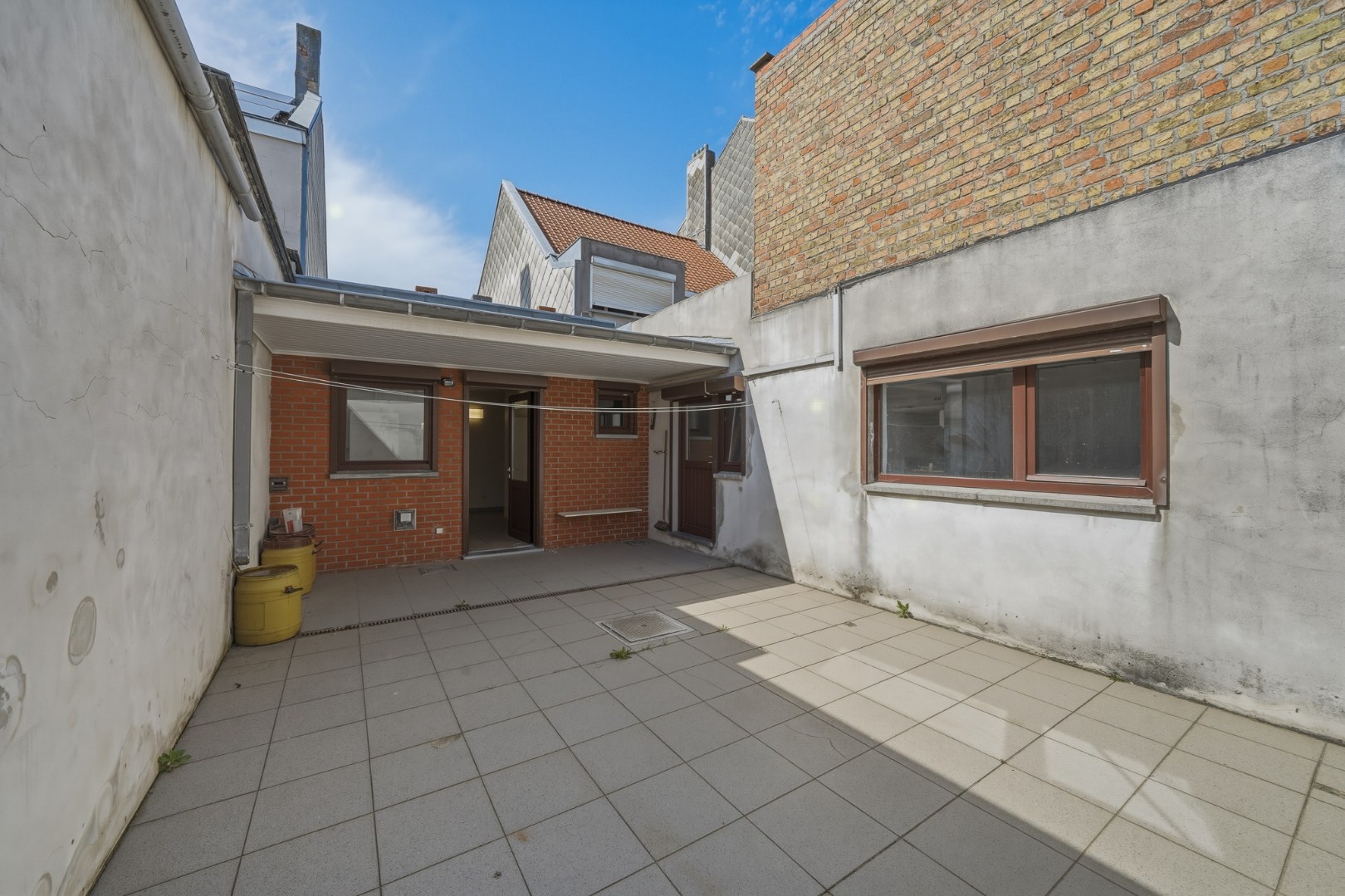 Ruime handelswoning met potentieel te Bredene 