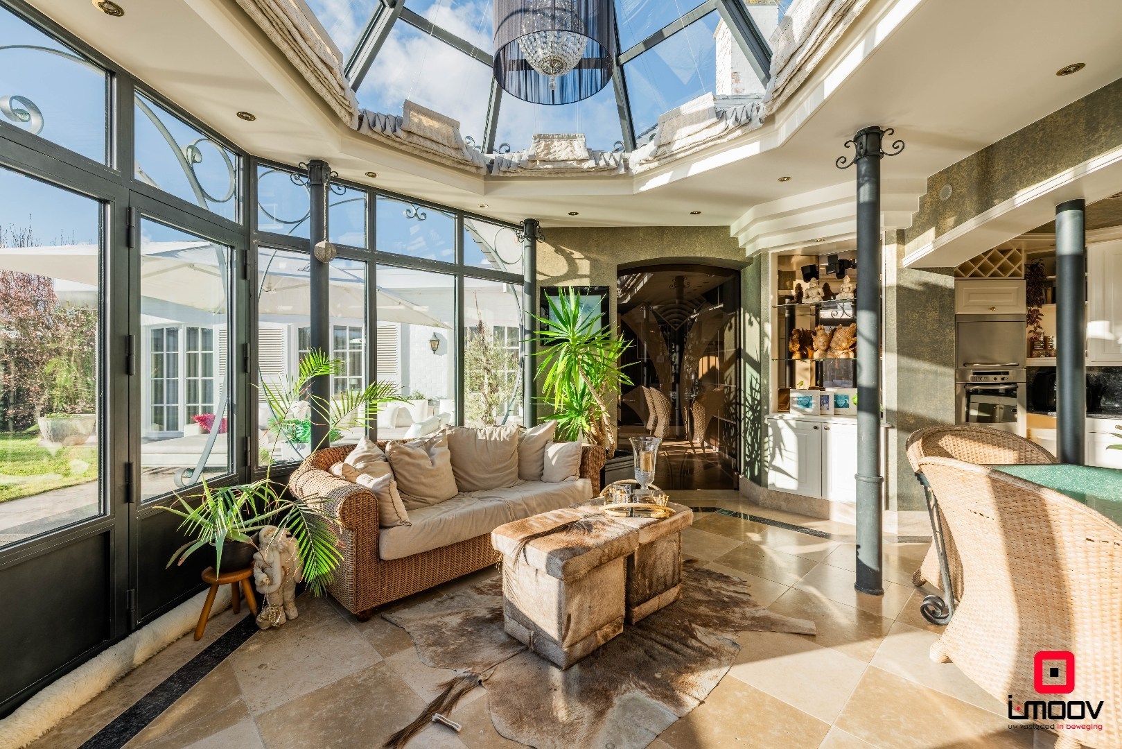 Exclusieve villa met infinity pool en resortgevoel op topligging in Mariakerke 