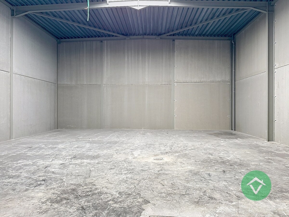 Nieuwbouw loods KMO-UNIT te koop – 192 m² met 2 parkeerplaatsen inbegrepen op de industriezone te Aartrijke 