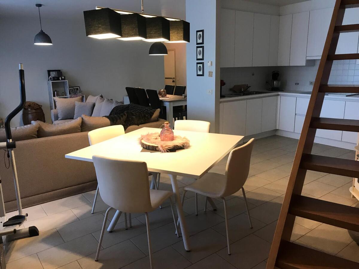 Ruim duplex-appartement met twee ruime slaapkamers 