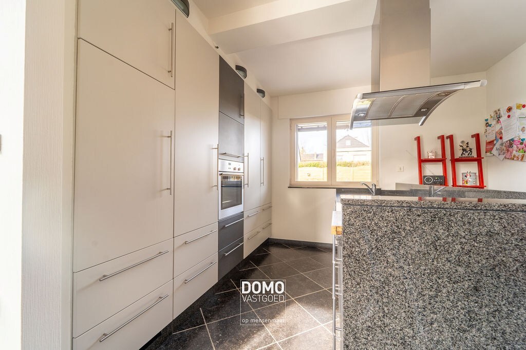 RUIME WONING VAN BOUWJAAR 2008 MET EPC LABEL B, 3 SLAAPKAMERS EN EEN HANGAR TE DIEPENBEEK 